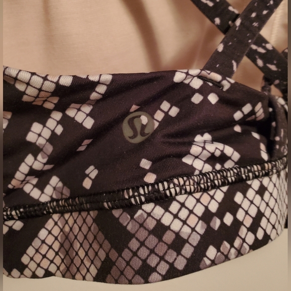 Lululemon Energy Bra Ziggy Snake Gray, Black  Light Pink. Strappy Back. Size 6. - Picture 6 of 7